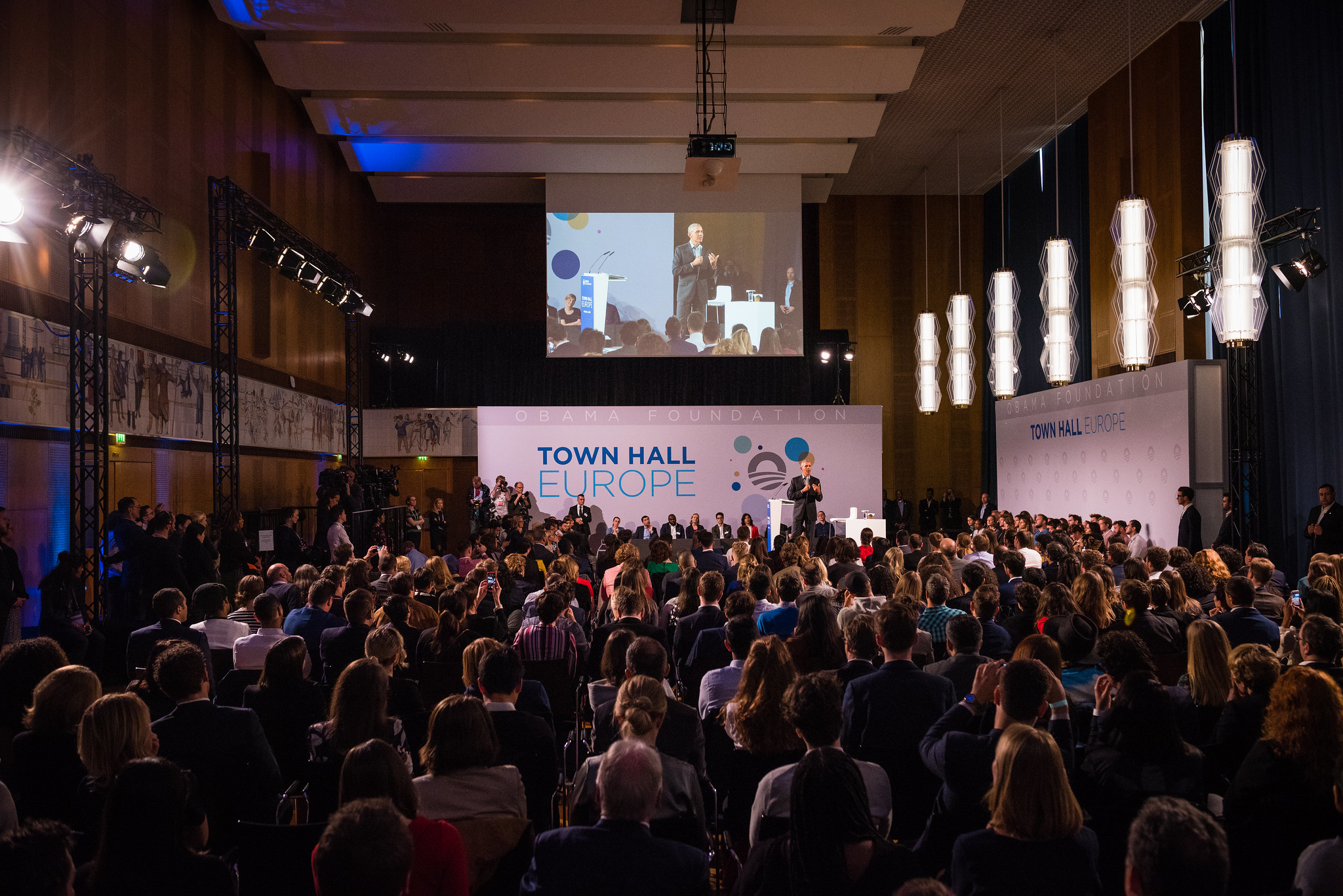 Full lecture hall at President Barack Obama's town hall event at ESMT Berlin